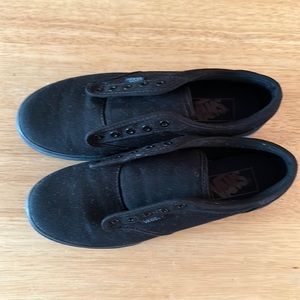 New Vans Black Sneakers. Size 7.